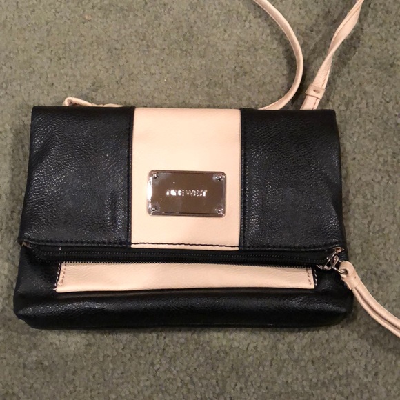 nine west crossbody black